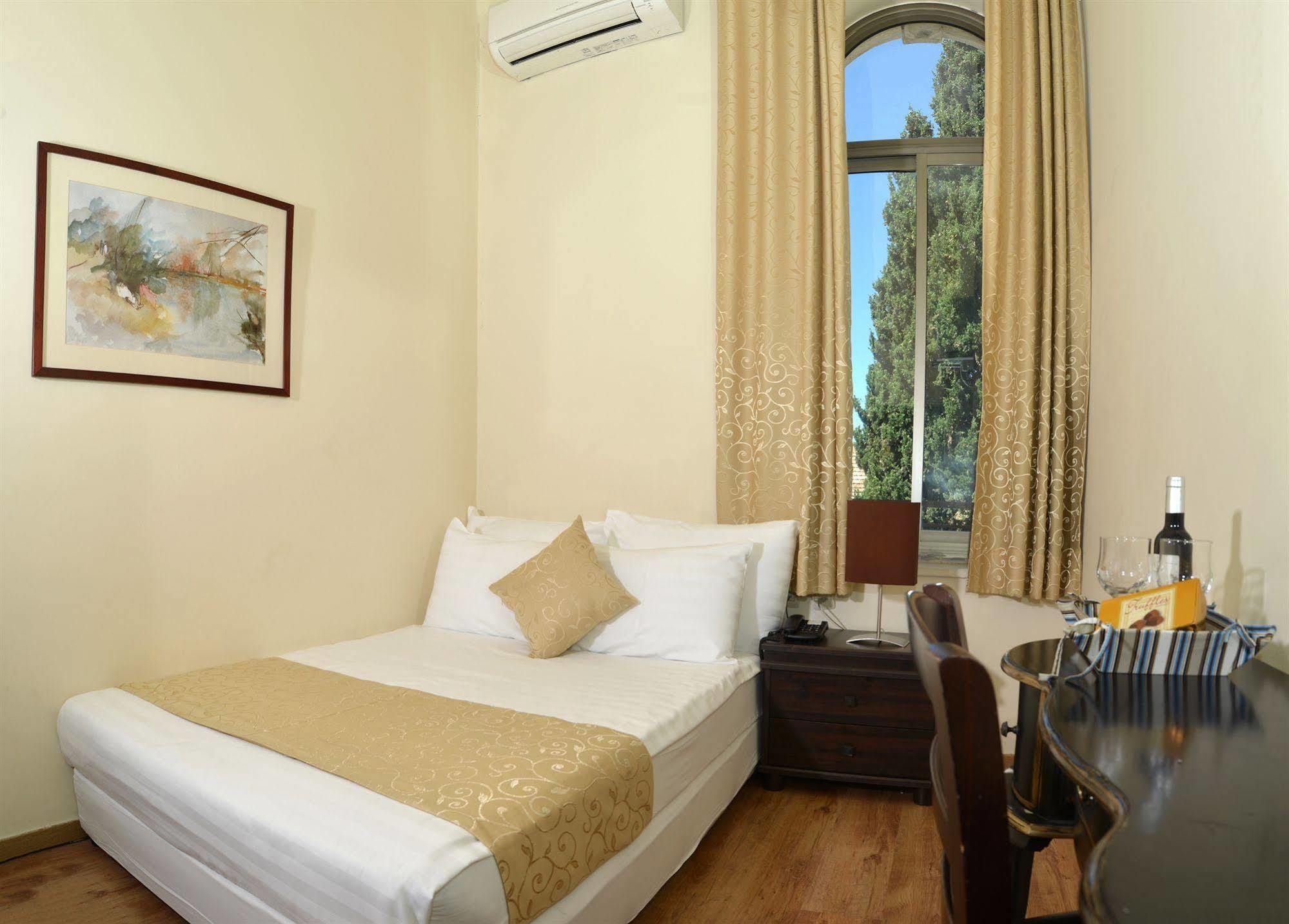 The Little House In Bakah Hotel Йерусалим Екстериор снимка