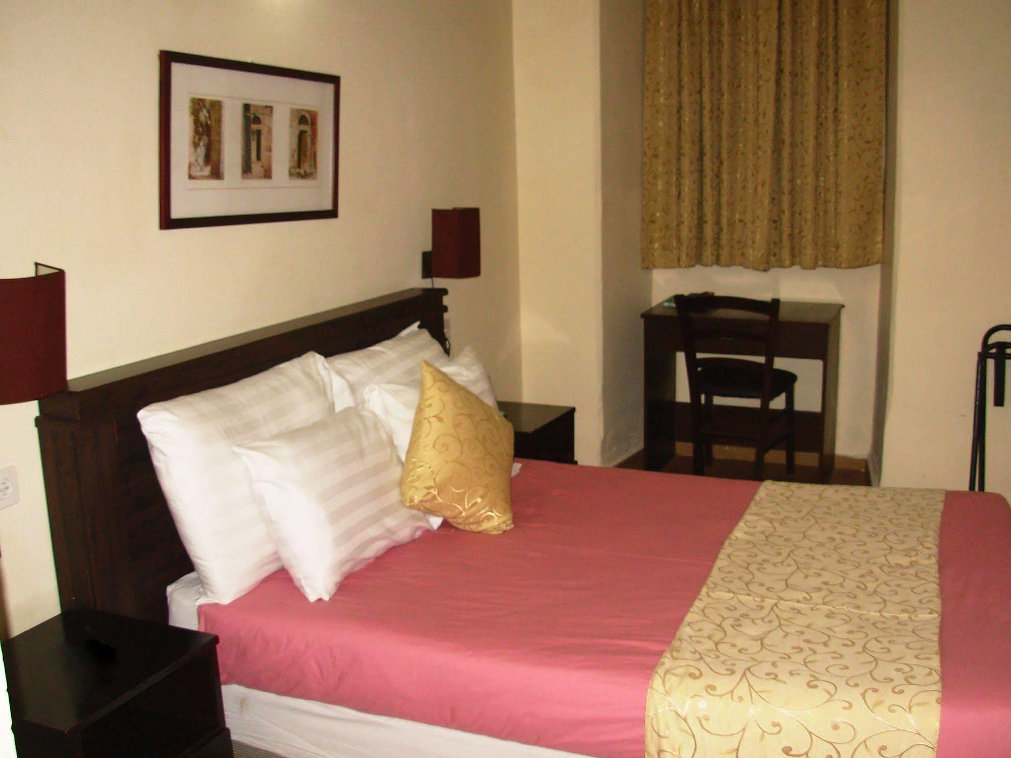 The Little House In Bakah Hotel Йерусалим Екстериор снимка