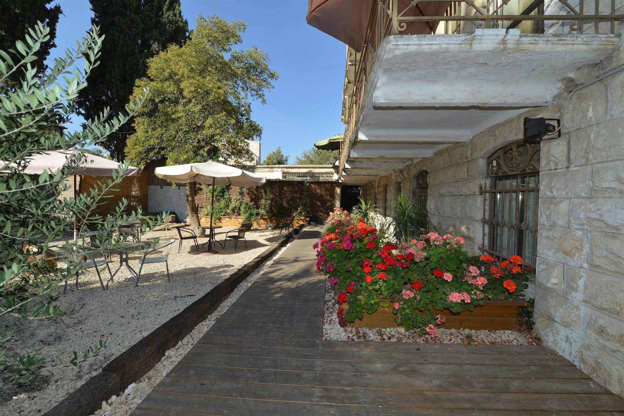 The Little House In Bakah Hotel Йерусалим Екстериор снимка