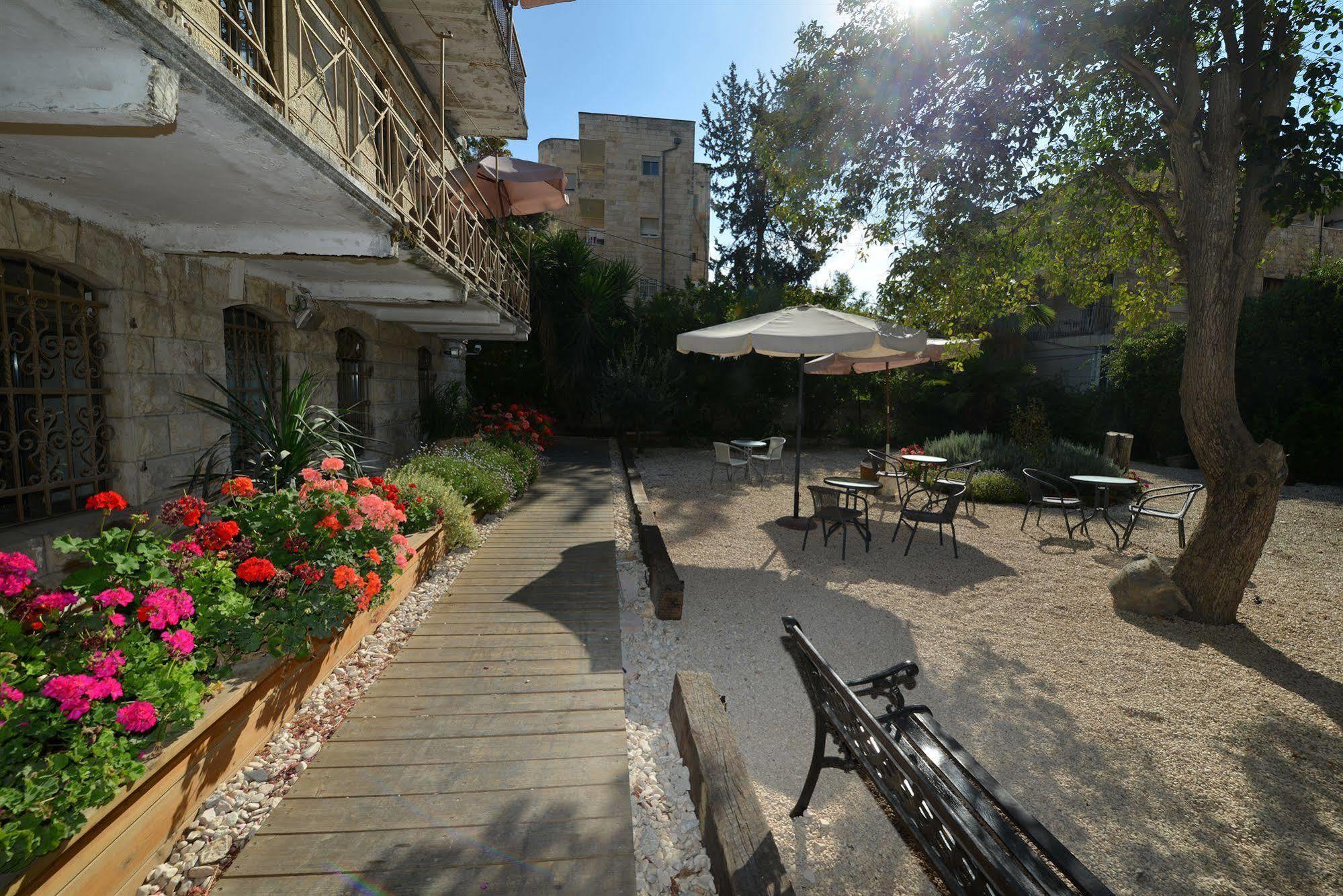 The Little House In Bakah Hotel Йерусалим Екстериор снимка